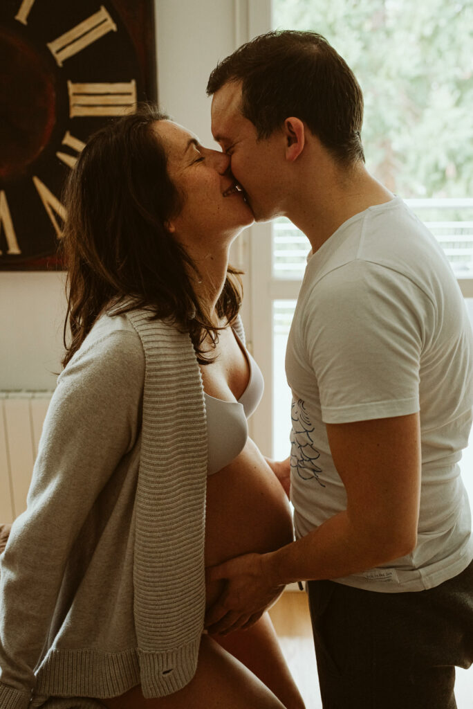 julien-saura-photographe-rennes-grossesse-couple-maternite