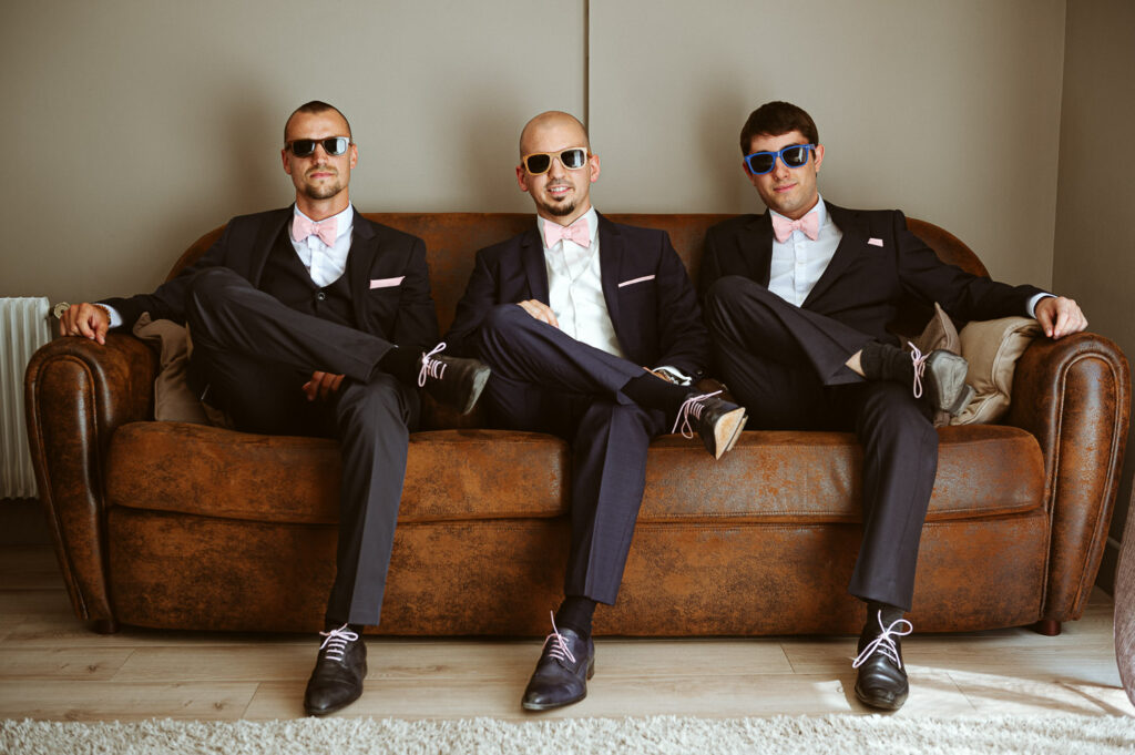 julien-saura-poitiers-photographe-mariage-garcons-honneur-lunettes